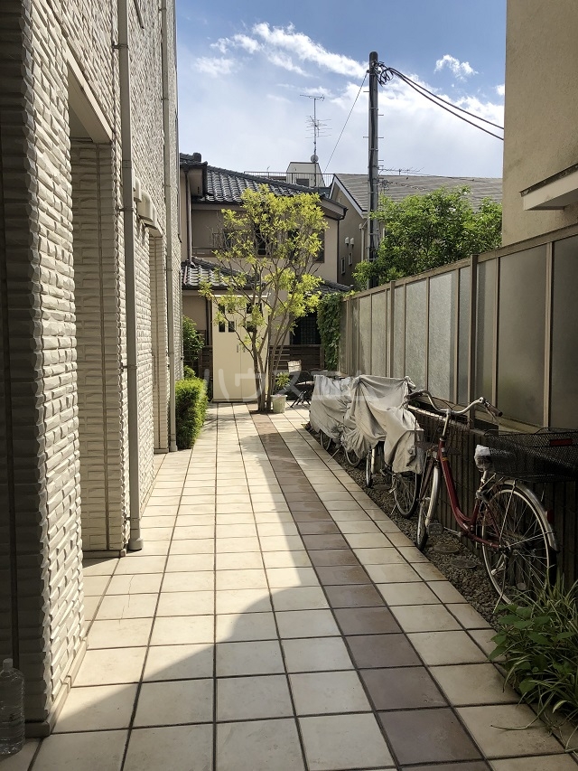 28/29 エントランス