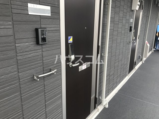 23/30 エントランス
