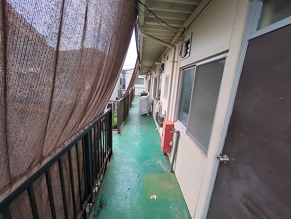23/30 エントランス