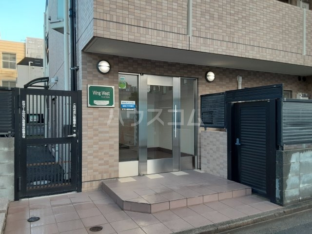 23/30 エントランス