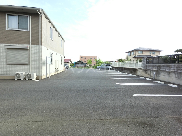 18/27 駐車場