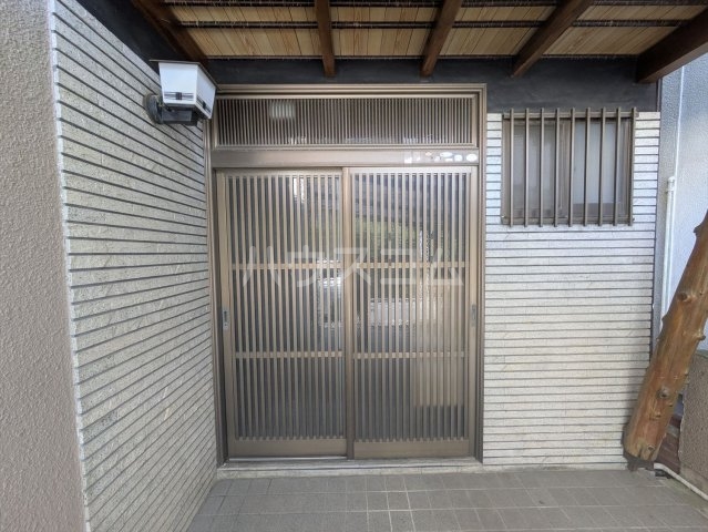 28/30 エントランス