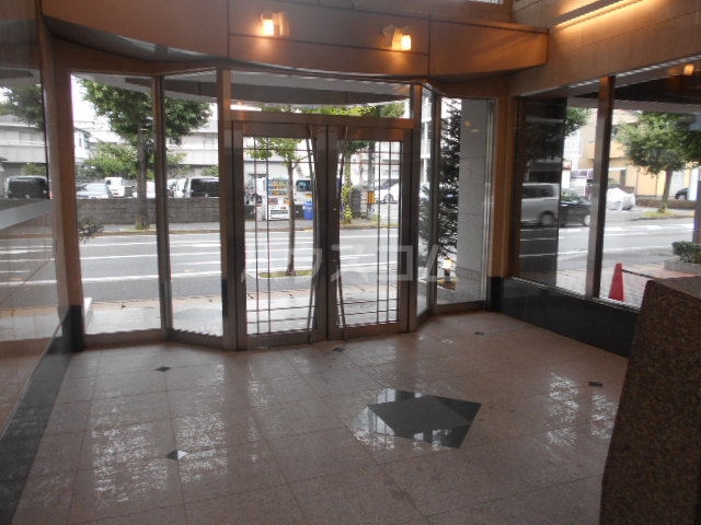 21/30 エントランス