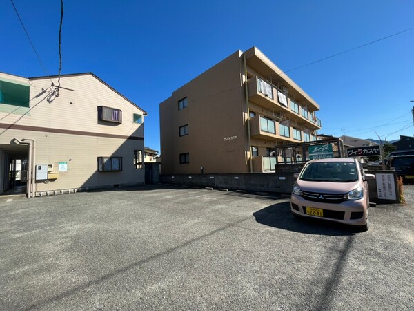 2/3 駐車場