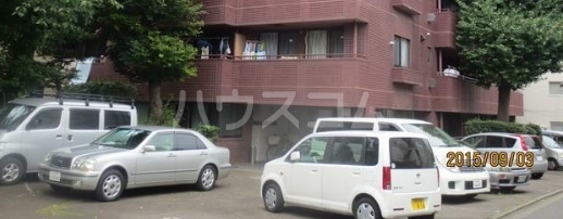 18/27 駐車場