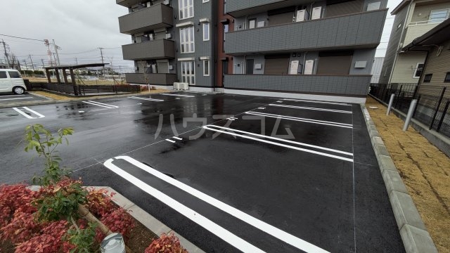 2/3 駐車場