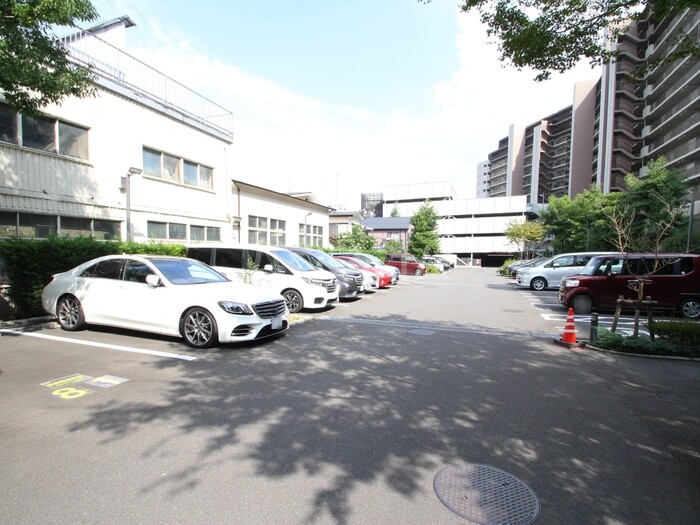 22/30 駐車場