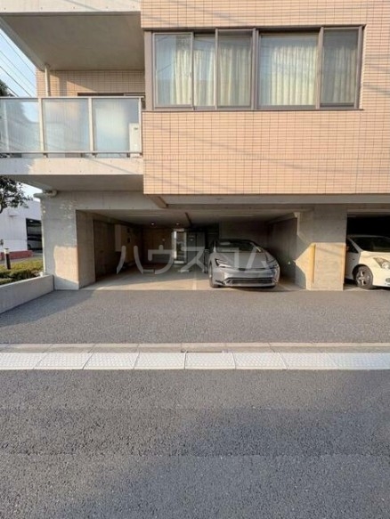 14/21 駐車場