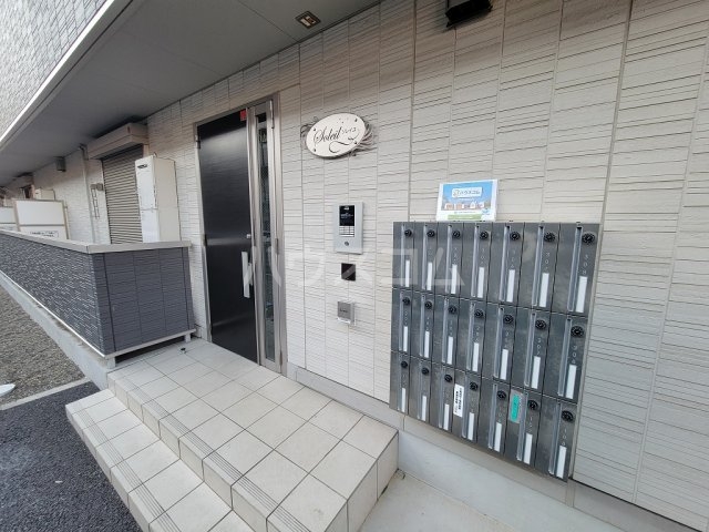 2/4 エントランス