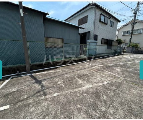 18/28 駐車場