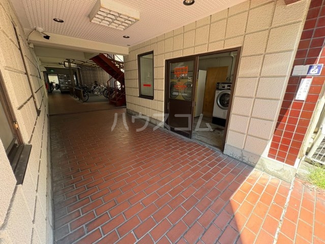 2/5 エントランス