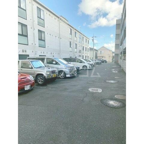 14/17 駐車場