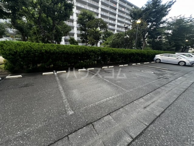 27/30 駐車場