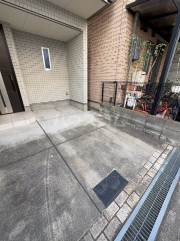 27/30 駐車場