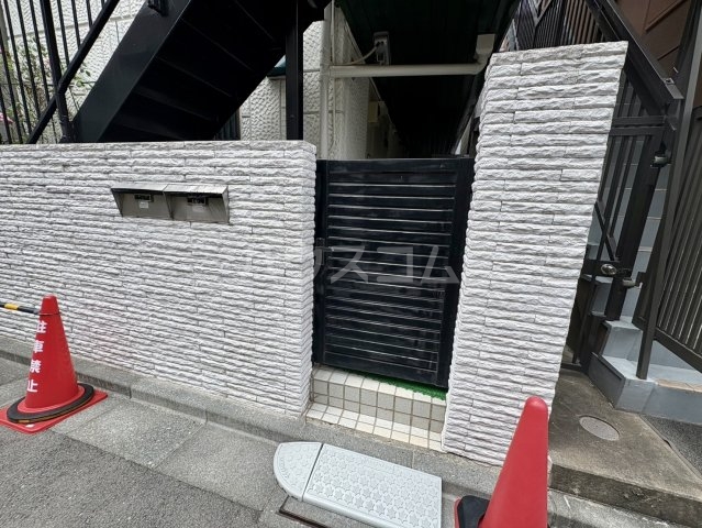 23/24 エントランス