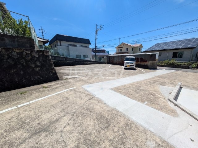 23/30 駐車場
