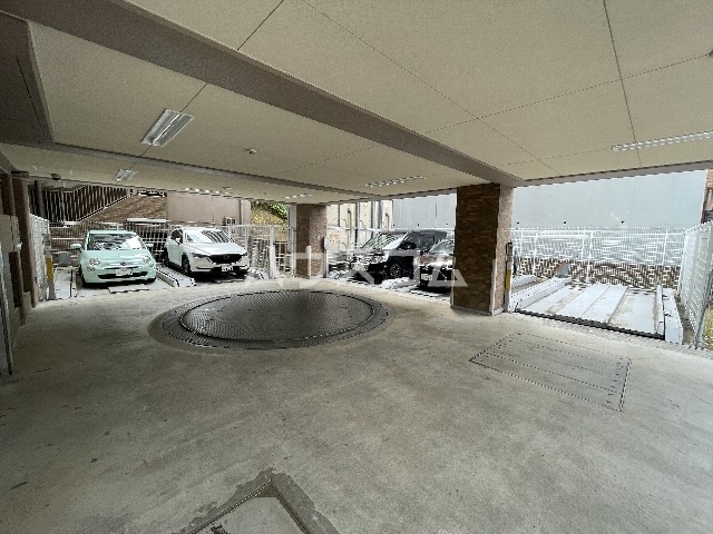 22/28 駐車場