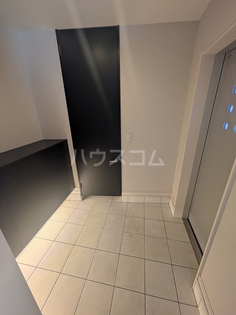 16/30 玄関