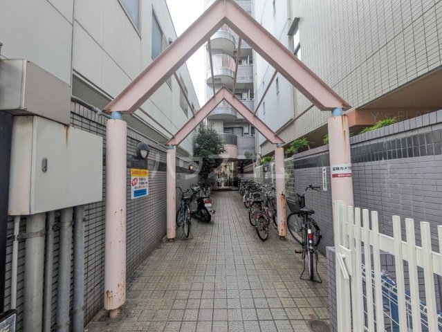28/30 エントランス