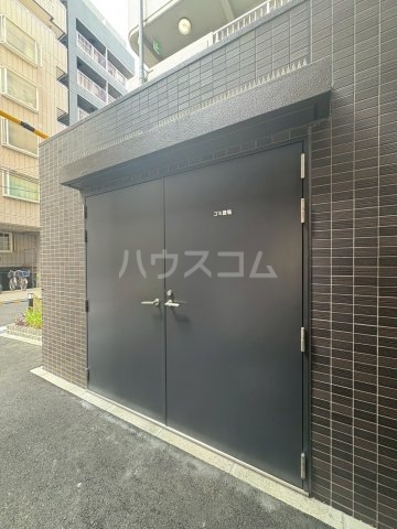 21/30 エントランス