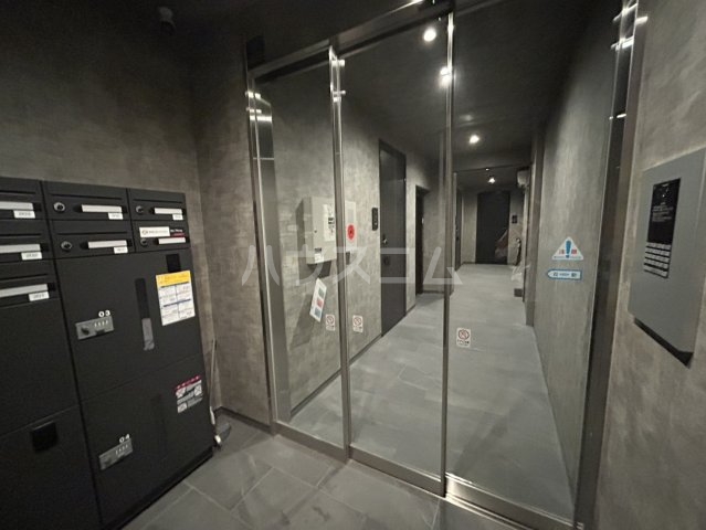 2/4 エントランス