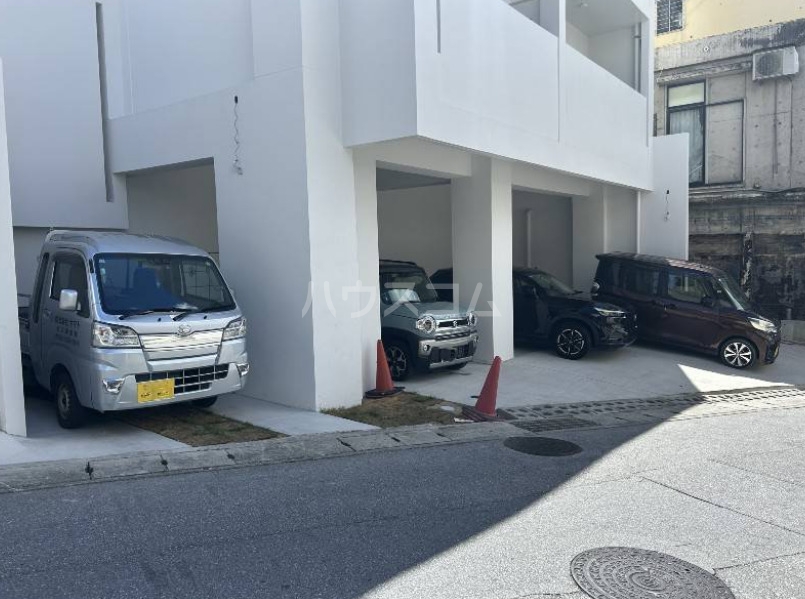 18/21 駐車場