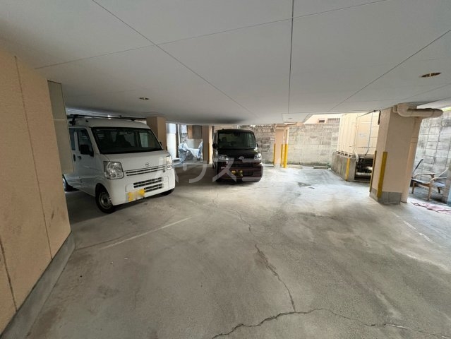 28/30 駐車場