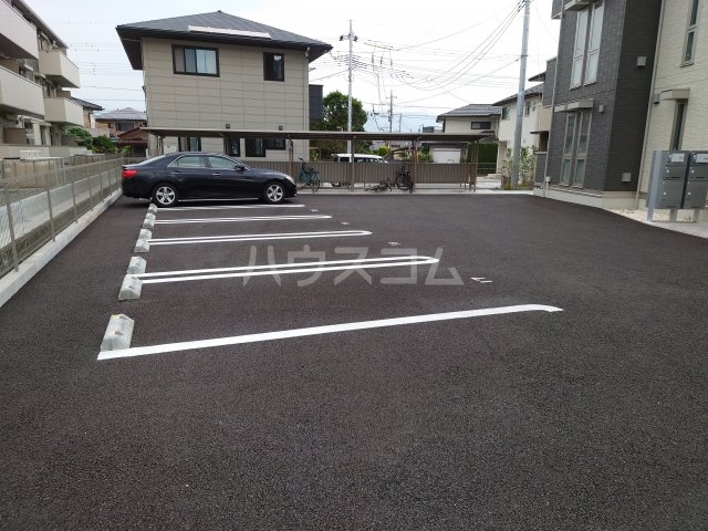 28/30 駐車場