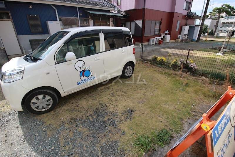 28/30 駐車場