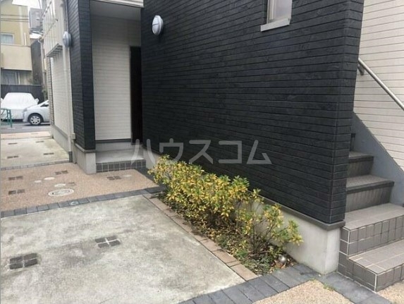 16/21 エントランス