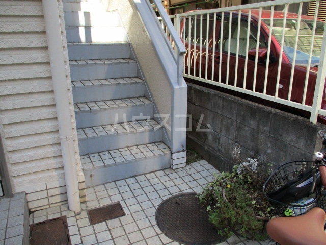 21/30 エントランス