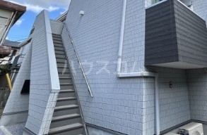16/19 エントランス