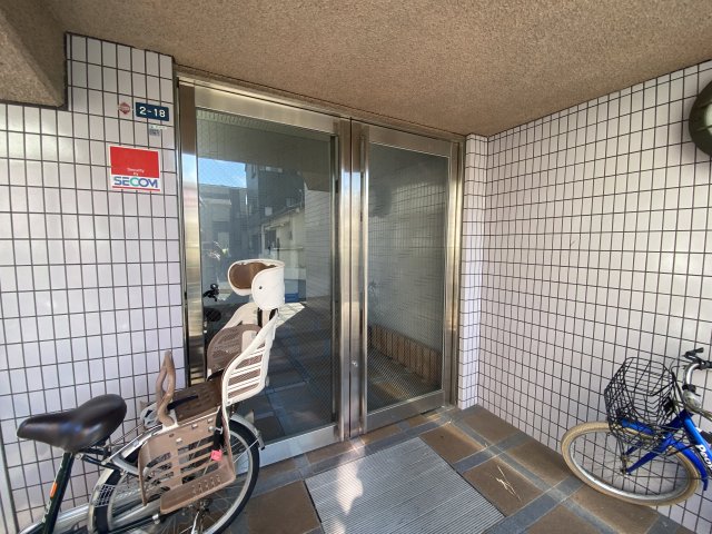 28/30 エントランス