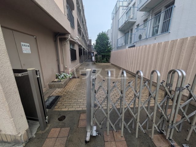 22/30 エントランス
