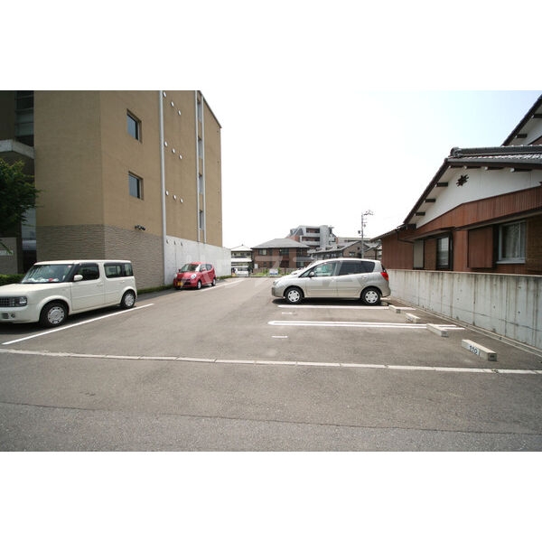 17/18 駐車場