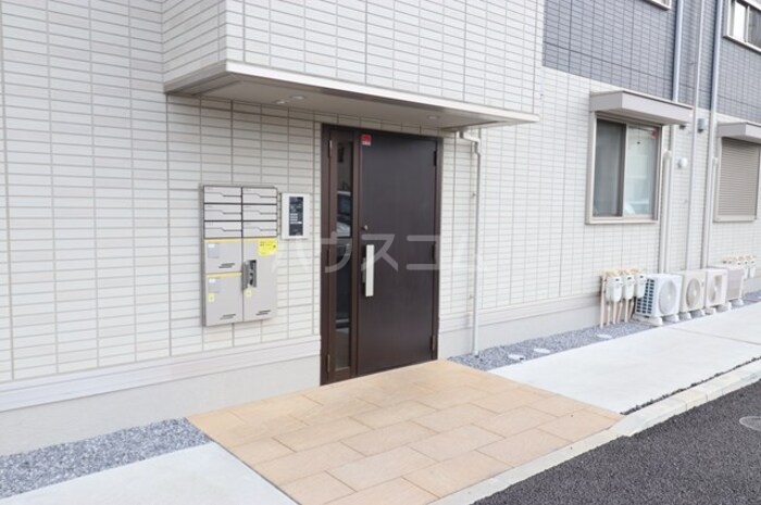 18/21 エントランス
