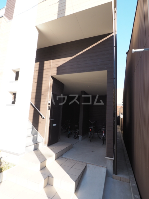 17/18 エントランス
