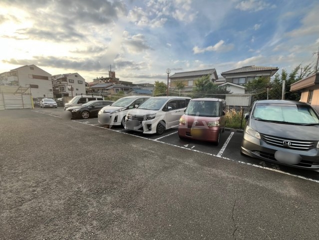 27/30 駐車場