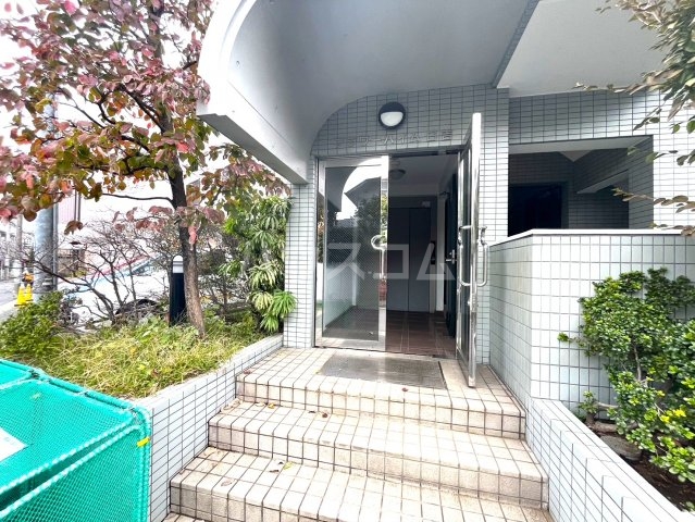 16/19 エントランス