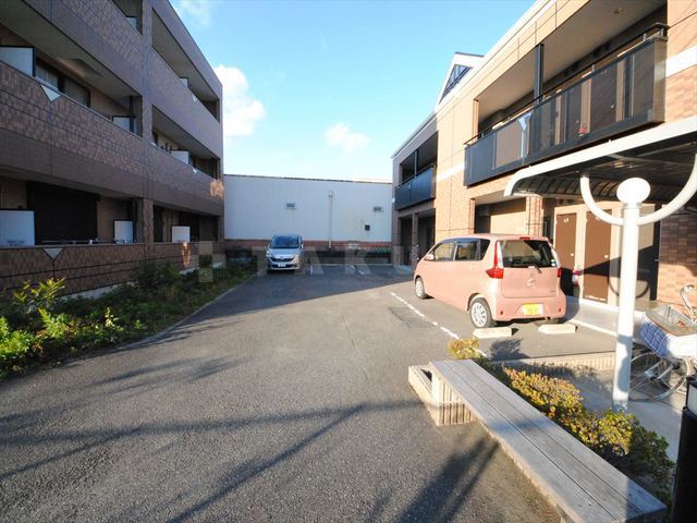 18/23 駐車場