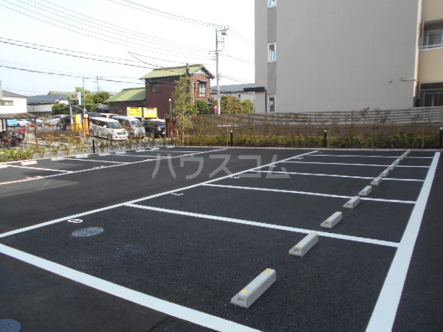 2/3 駐車場