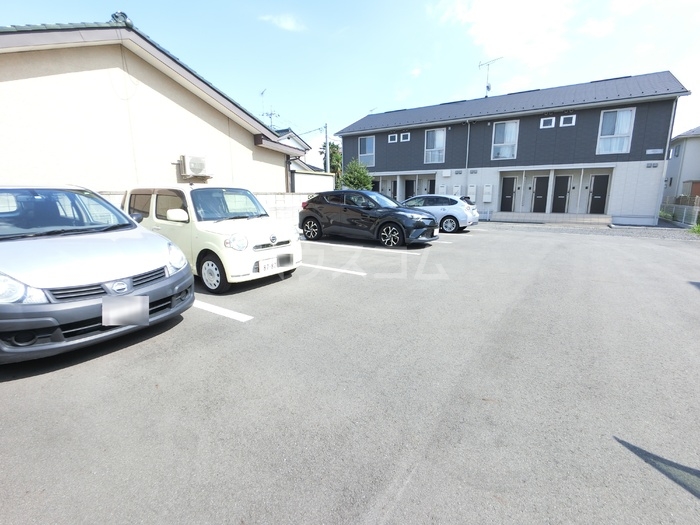 18/23 駐車場