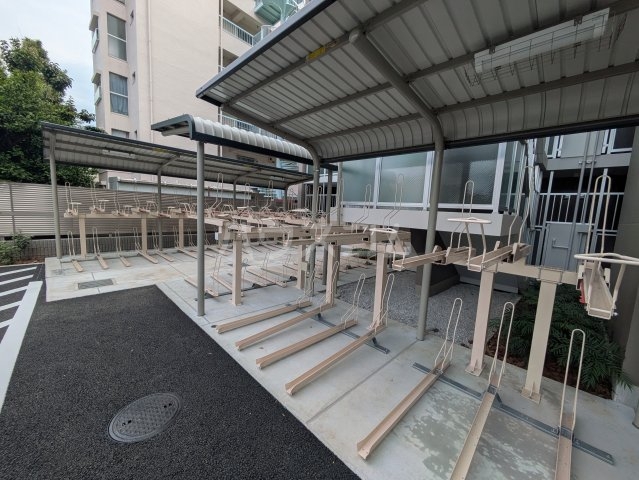 25/27 駐車場