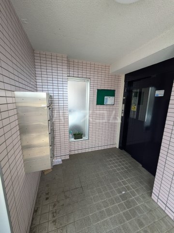 26/30 エントランス