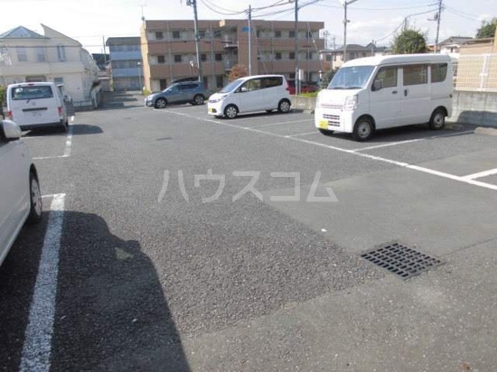 18/27 駐車場