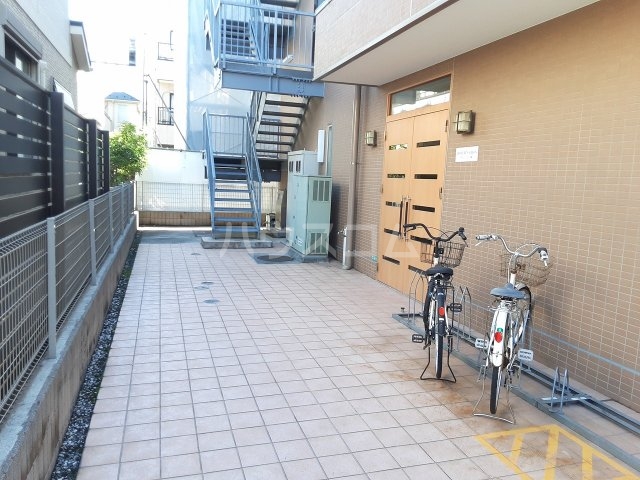 19/27 エントランス