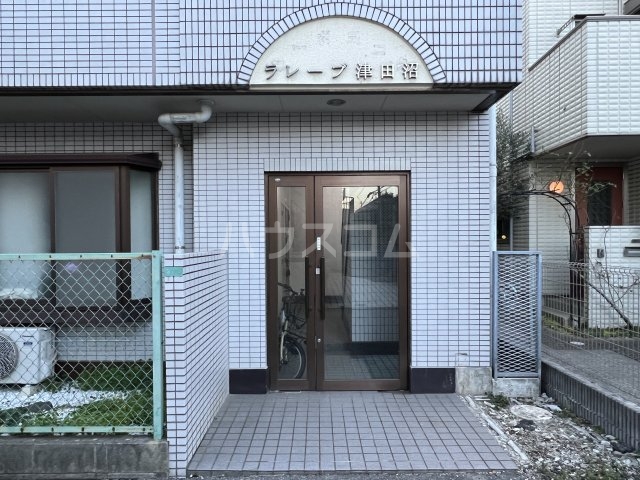 21/30 エントランス