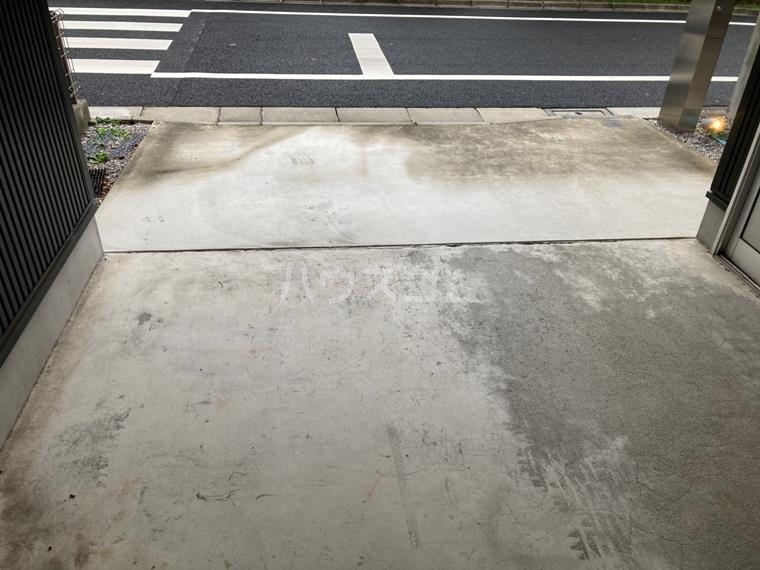 17/17 駐車場