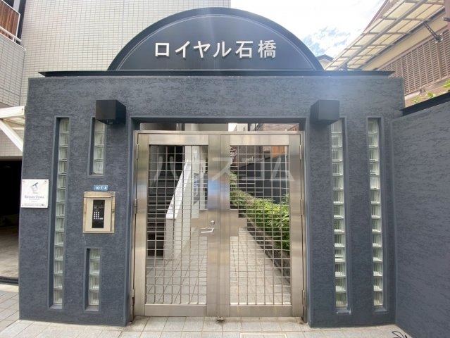 22/28 エントランス