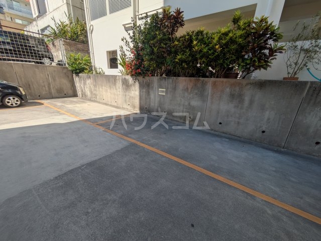 20/27 駐車場